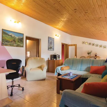 Appartement Three-bedroom With A Fireplace 02 Pula