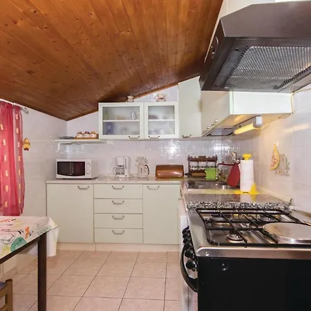 Three-bedroom With A Fireplace 02 Appartement Pula
