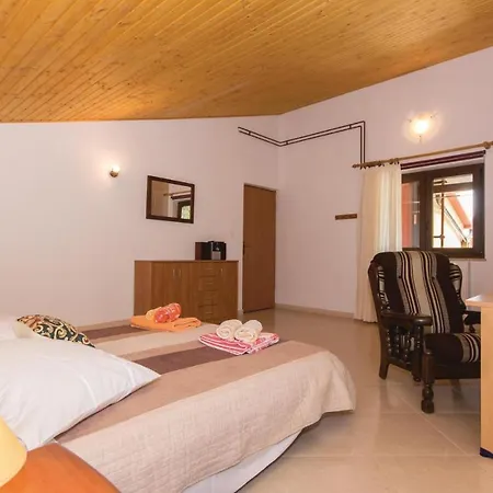 Appartement Three-bedroom With A Fireplace 02 *