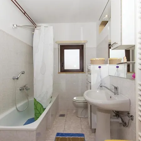 Three-bedroom With A Fireplace 02 Appartement *